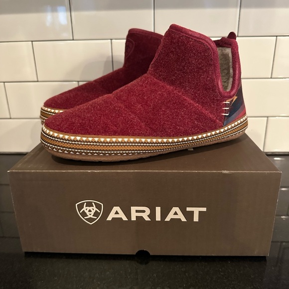 New! ARIAT Bootie Slipper Size 7.5-8 - Picture 1 of 5